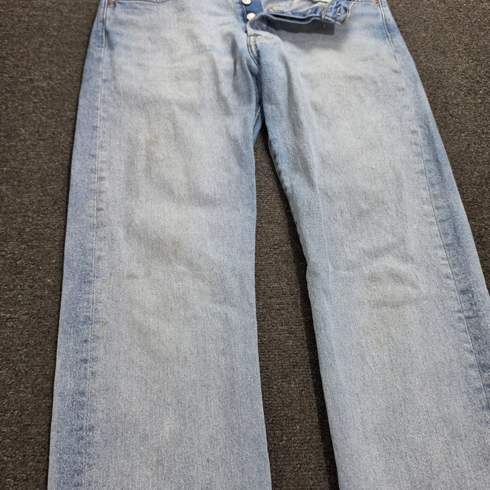 Levi's 501 Original Fit Jeans Mens 33x34 Light Wash Blue Button Fly Straight Leg
